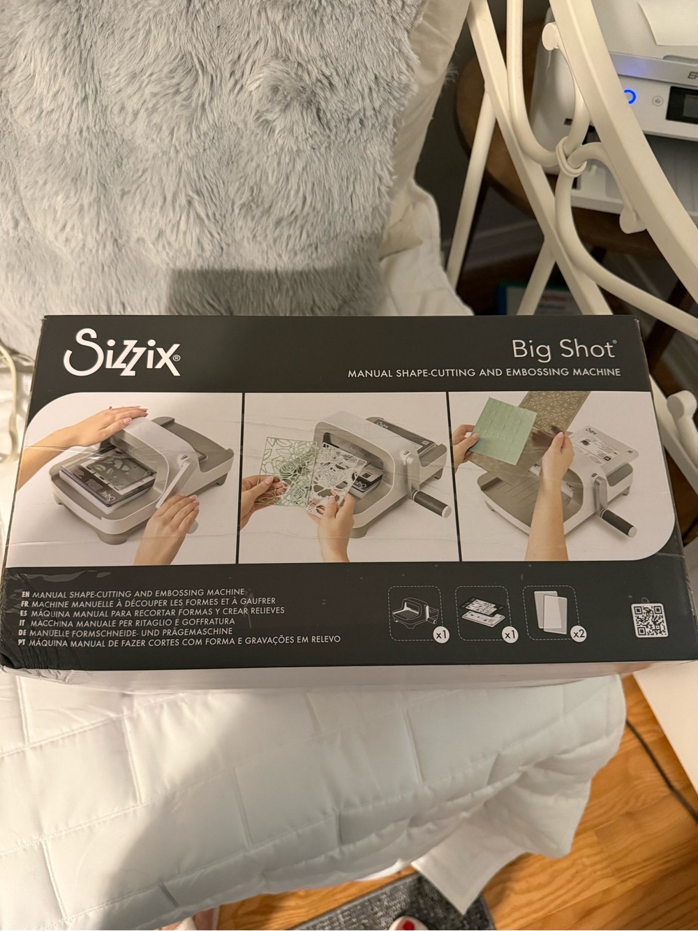 Sizzix Big Shot Manual Die-Cutting and Embossing Machine – Black, White